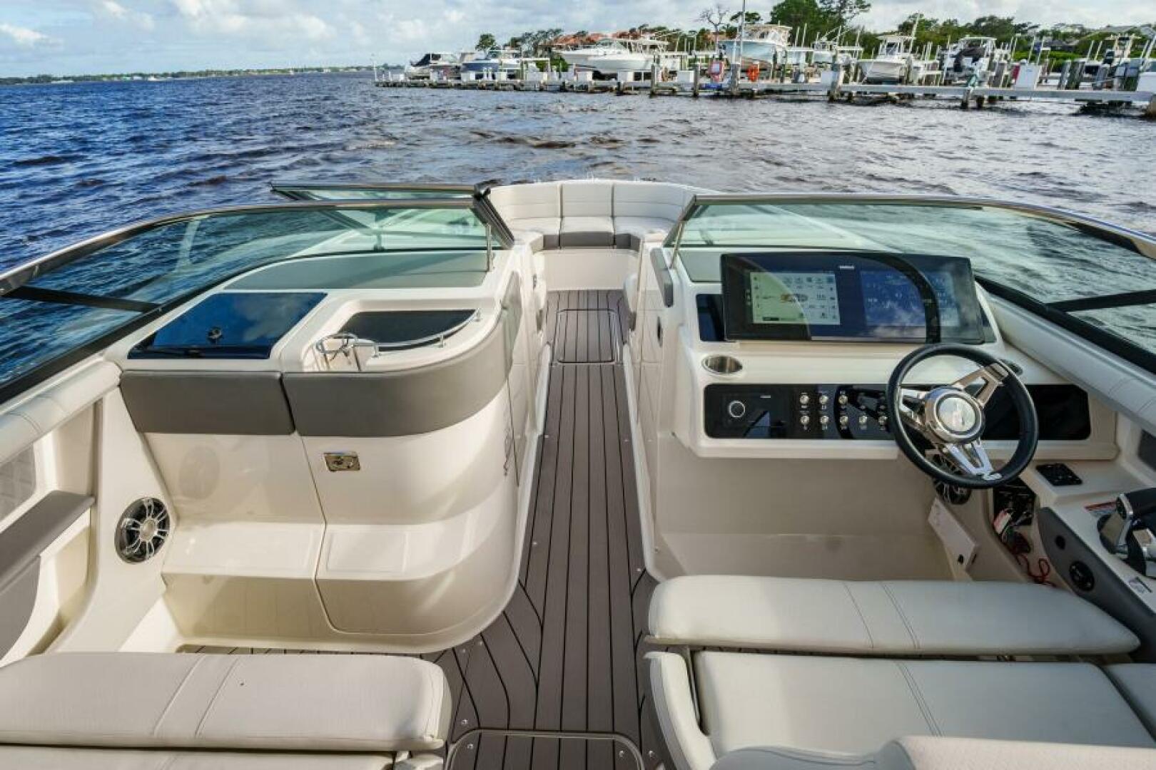 Slide: The Image of Sea Ray SLX 310 OB 2022 - 5257240