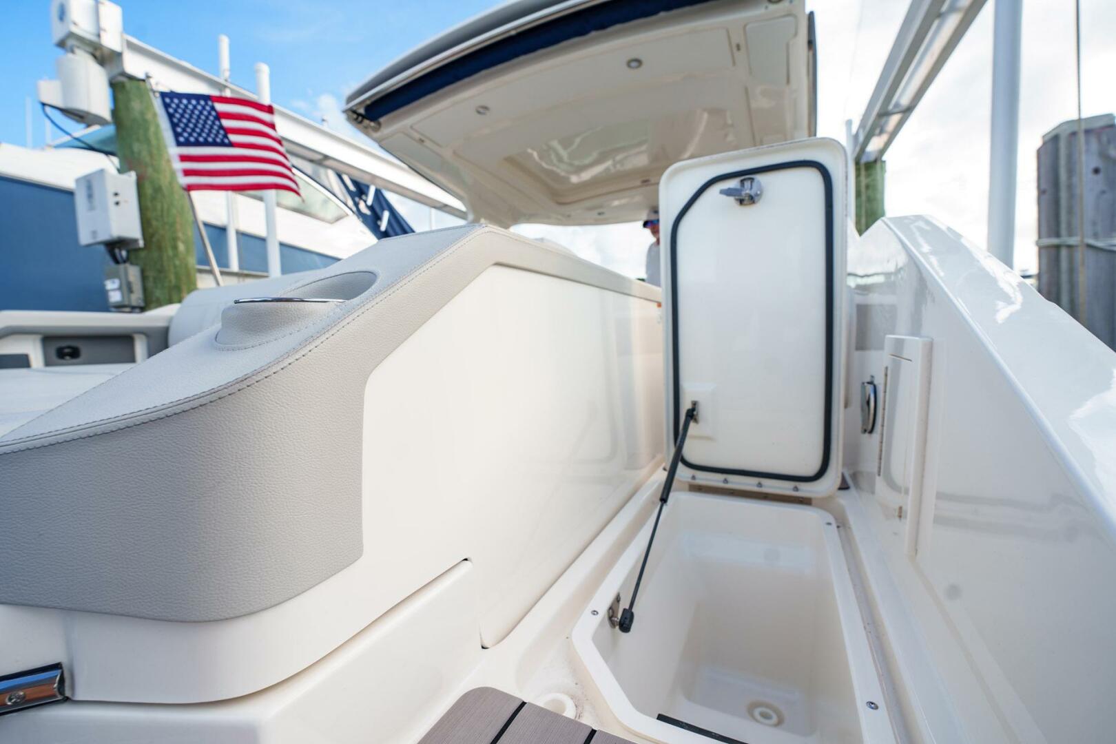 Slide: The Image of Sea Ray SLX 310 OB 2022 - 5257244