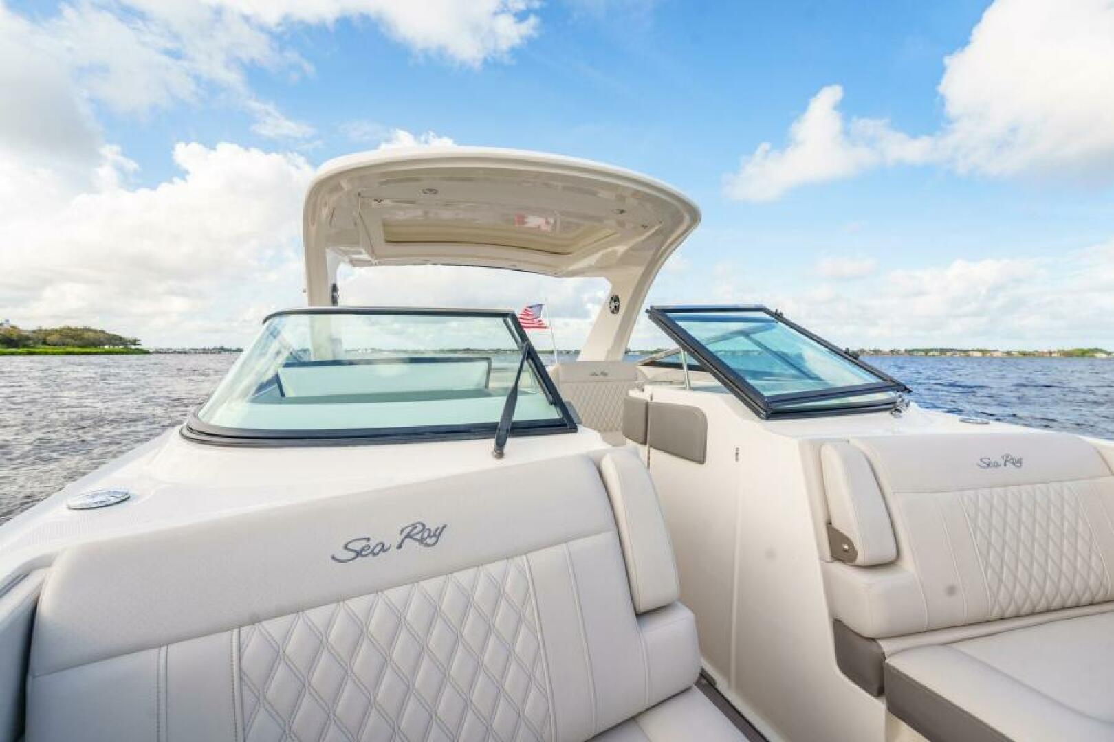 Slide: The Image of Sea Ray SLX 310 OB 2022 - 5257248