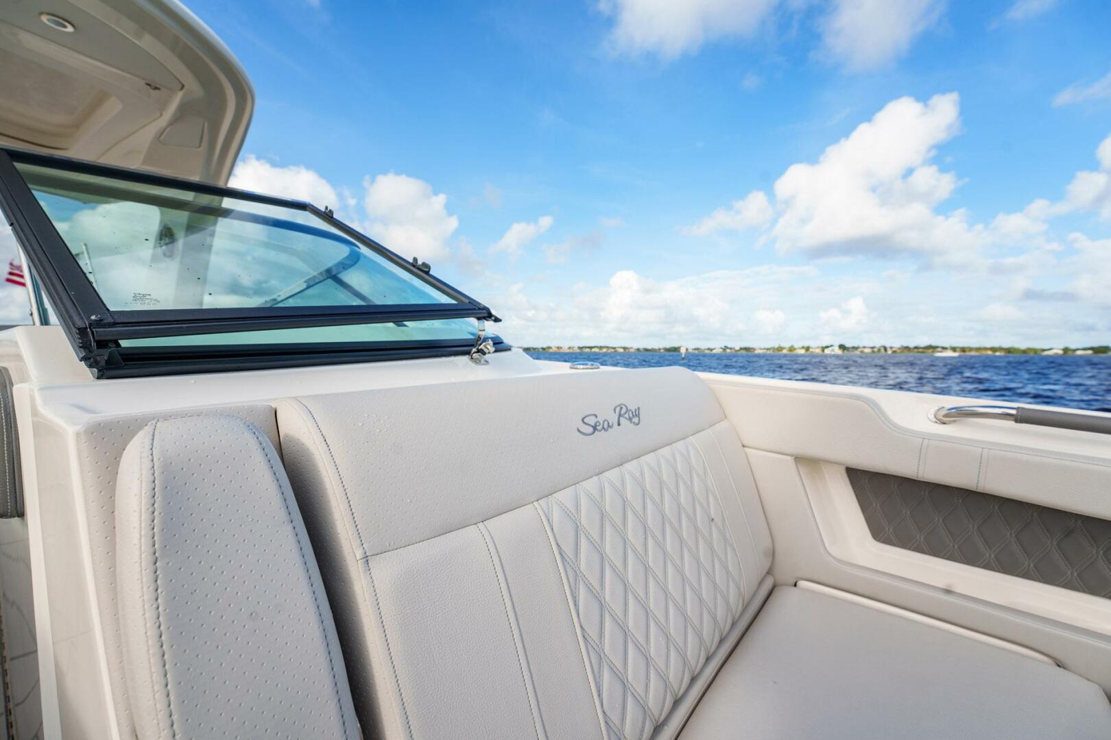 Slide: The Image of Sea Ray SLX 310 OB 2022 - 5257255