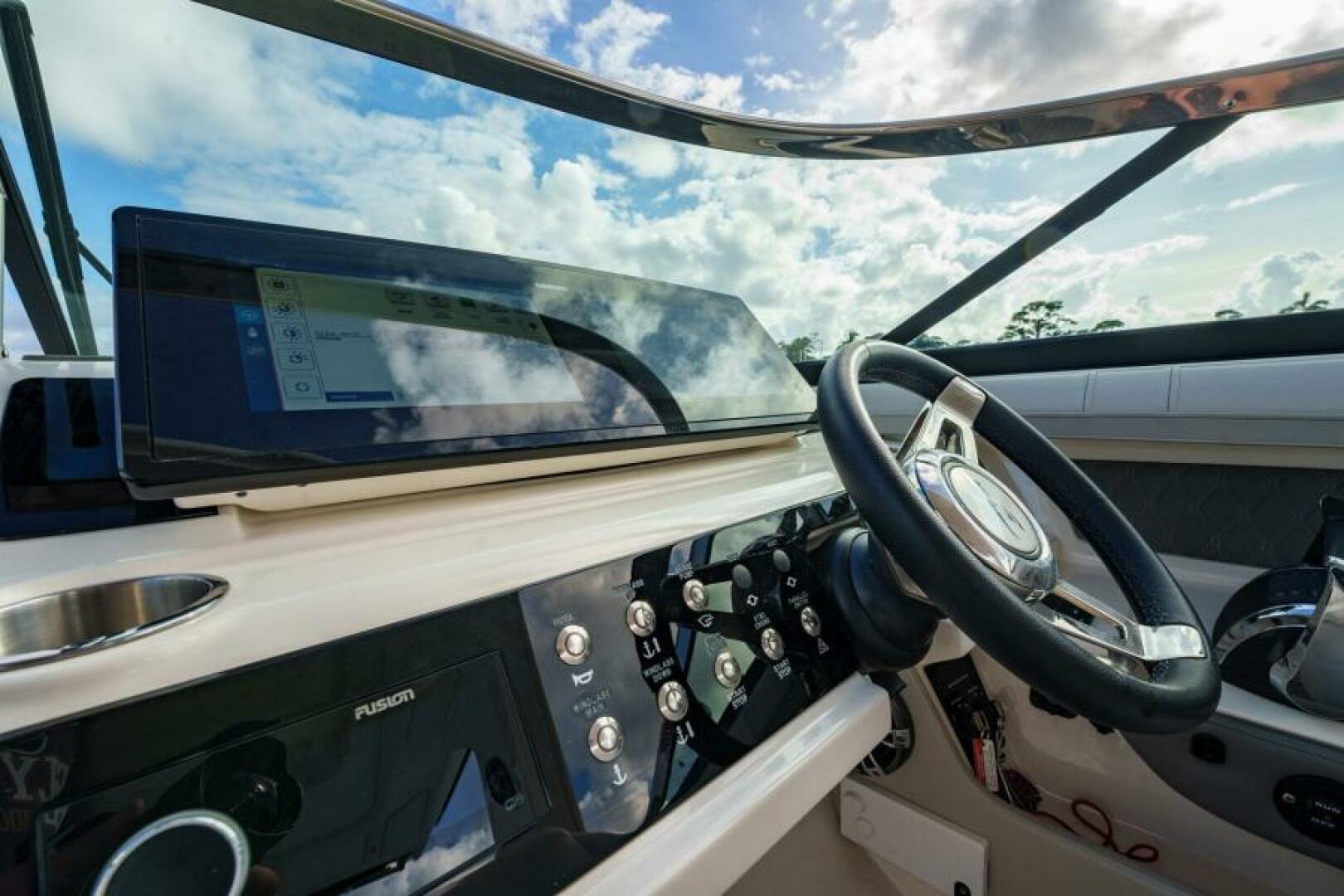 Slide: The Image of Sea Ray SLX 310 OB 2022 - 5257261