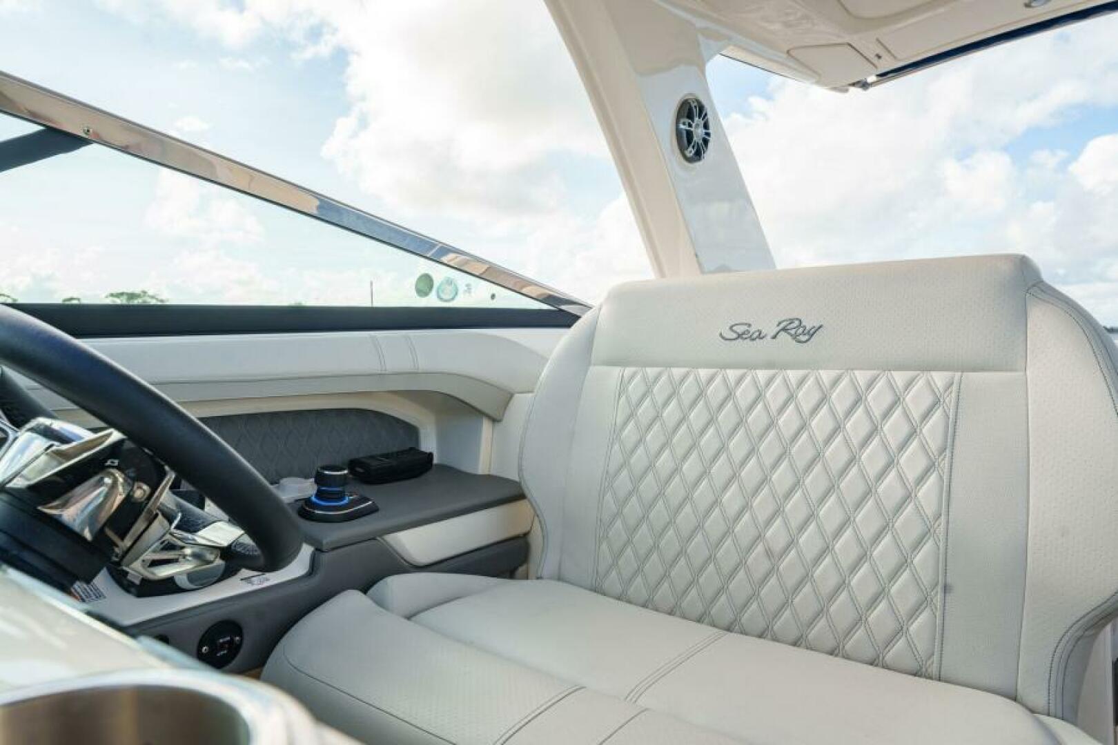 Slide: The Image of Sea Ray SLX 310 OB 2022 - 5257262