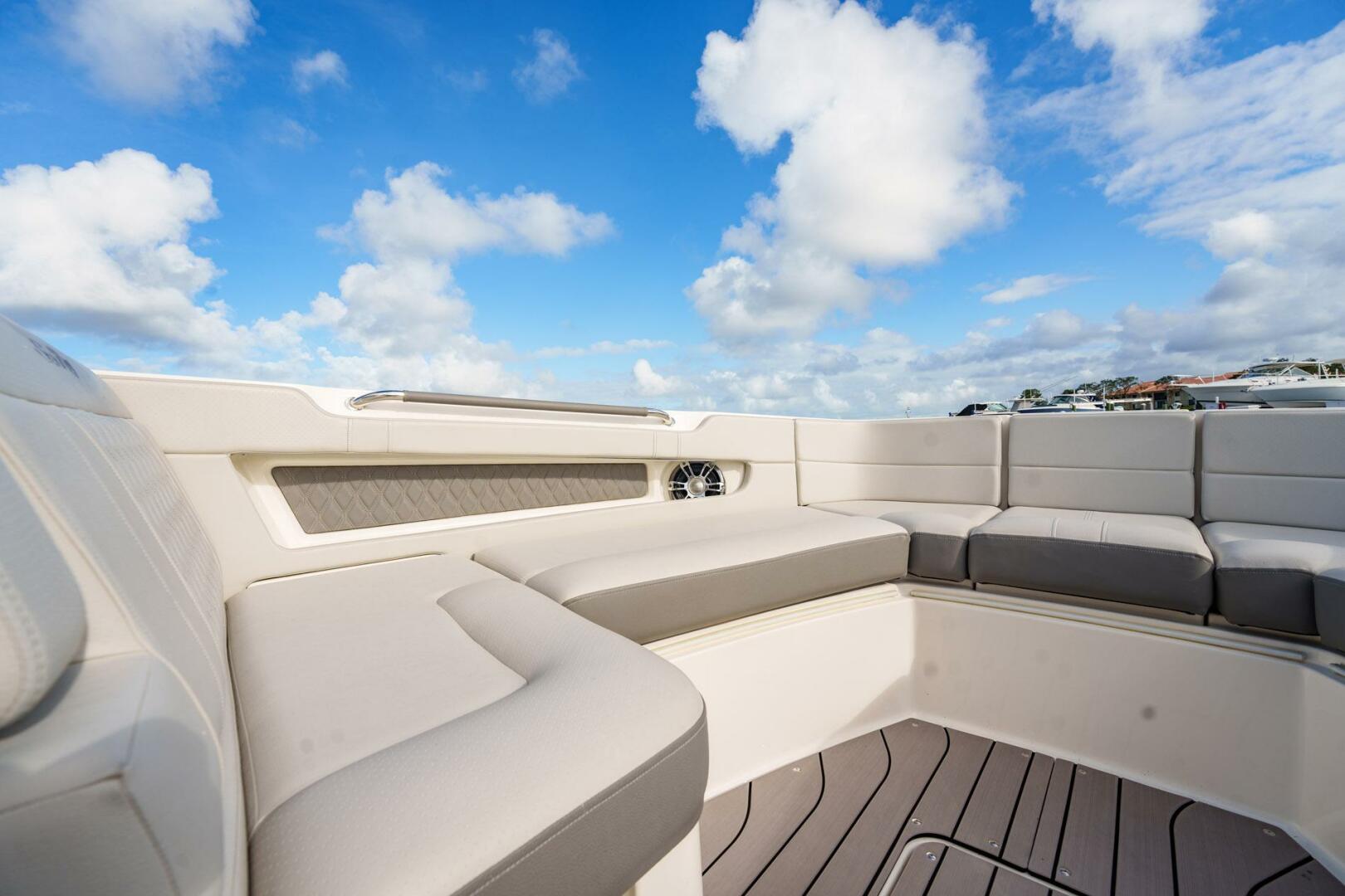 Slide: The Image of Sea Ray SLX 310 OB 2022 - 5257263