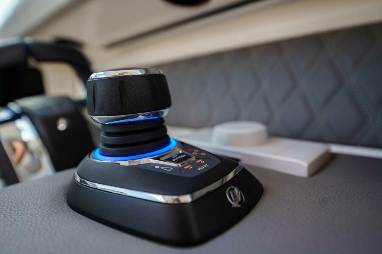 Slide: The Image of Sea Ray SLX 310 OB 2022 - 5257265