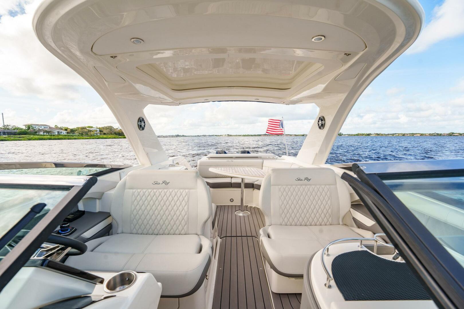 Slide: The Image of Sea Ray SLX 310 OB 2022 - 5257271