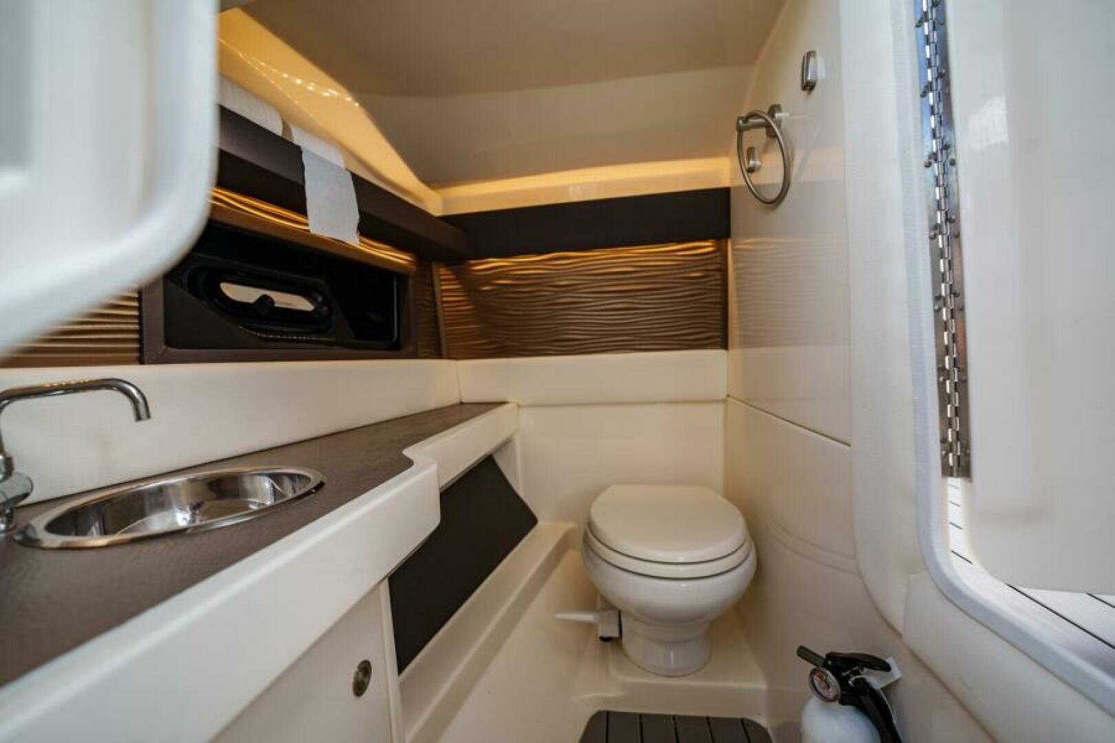 Slide: The Image of Sea Ray SLX 310 OB 2022 - 5257275