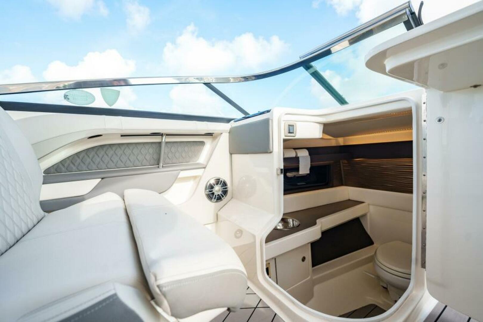 Slide: The Image of Sea Ray SLX 310 OB 2022 - 5257276