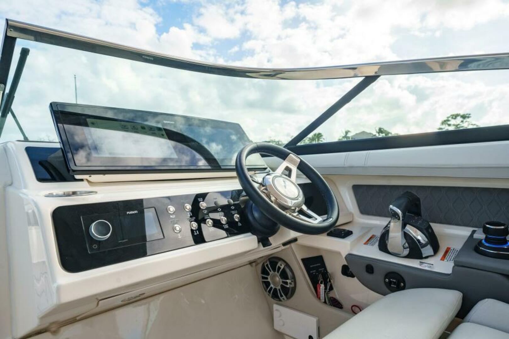 Slide: The Image of Sea Ray SLX 310 OB 2022 - 5257279