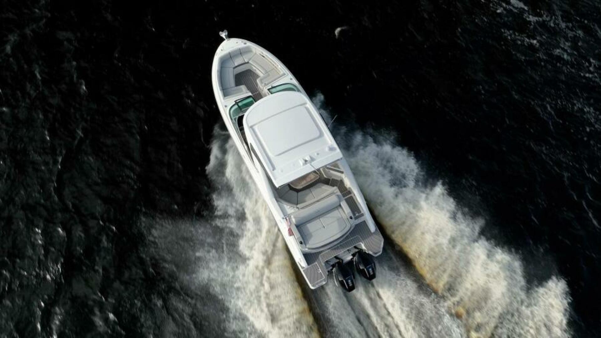 Slide: The Image of Sea Ray SLX 310 OB 2022 - 5257282