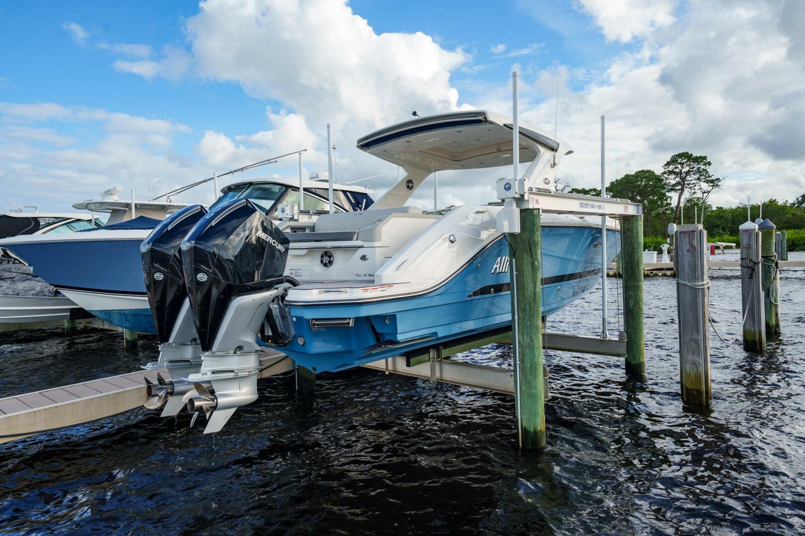 Slide: The Image of Sea Ray SLX 310 OB 2022 - 5257286