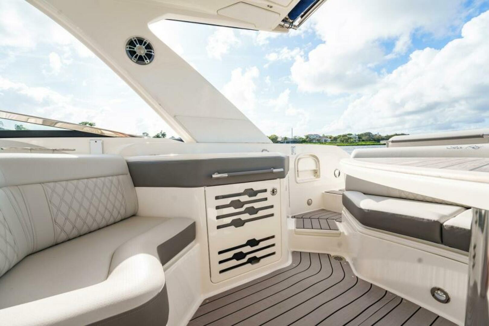 Slide: The Image of Sea Ray SLX 310 OB 2022 - 5257290