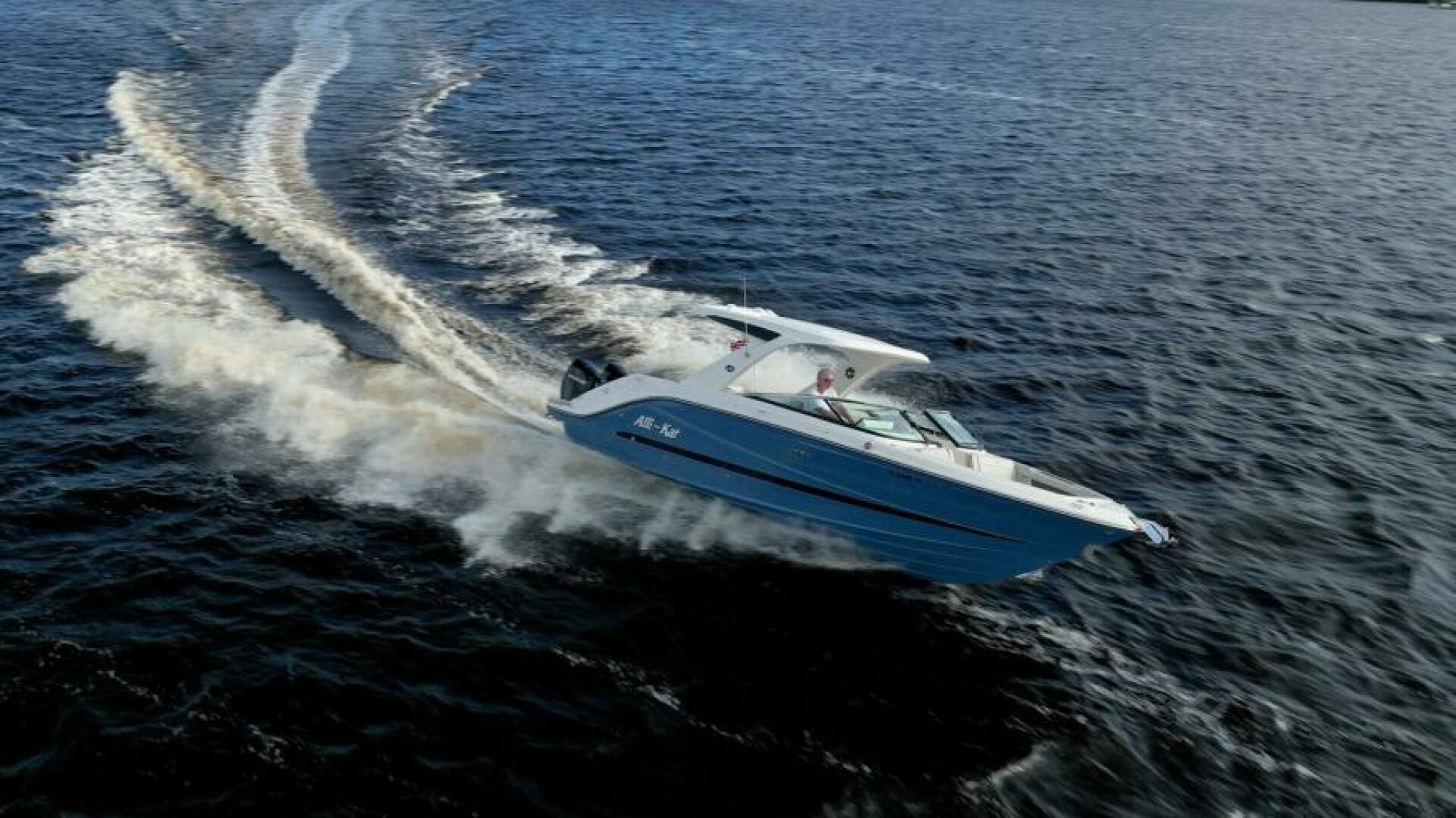 Slide: The Image of Sea Ray SLX 310 OB 2022 - 5257300