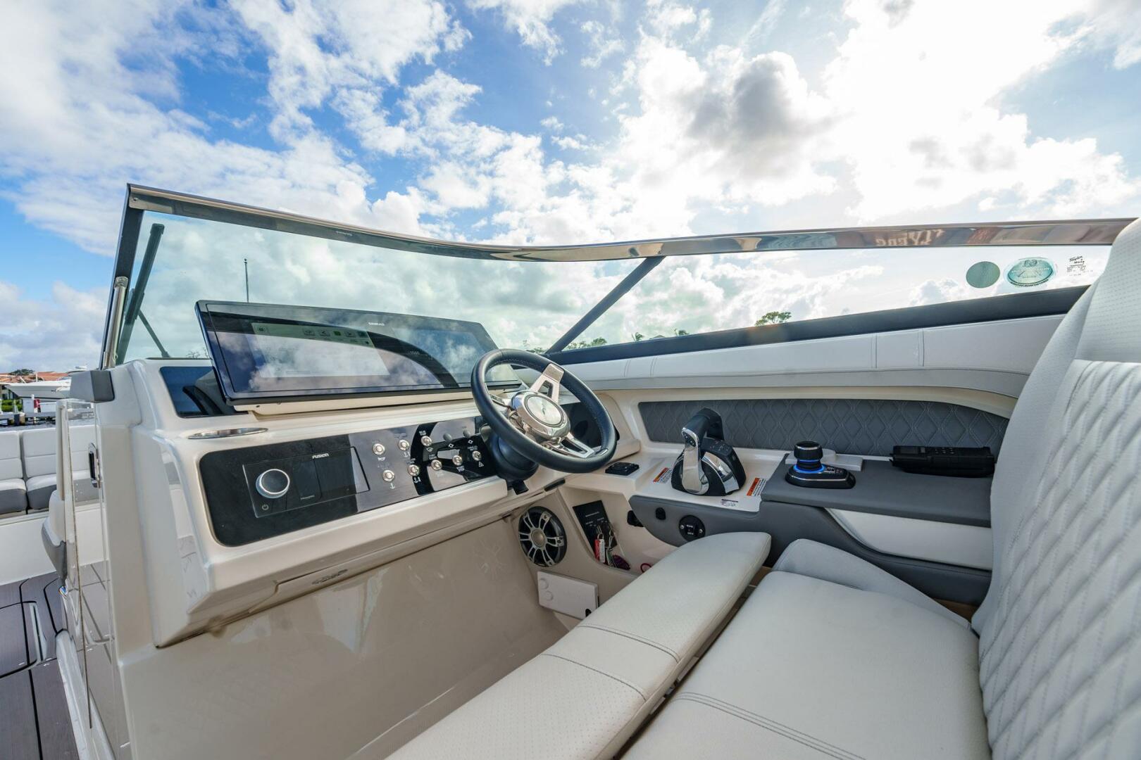 Slide: The Image of Sea Ray SLX 310 OB 2022 - 5257304