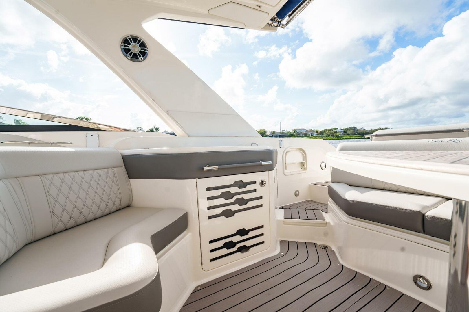 Slide: The Image of Sea Ray SLX 310 OB 2022 - 5257312