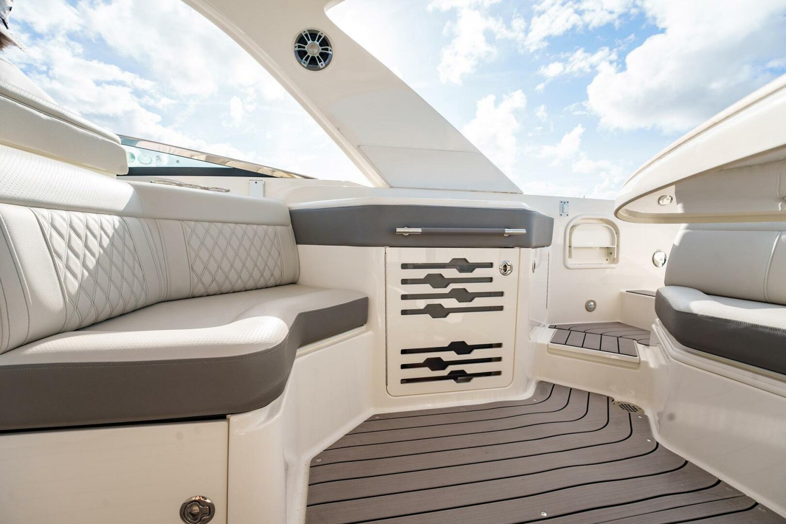 Slide: The Image of Sea Ray SLX 310 OB 2022 - 5257313