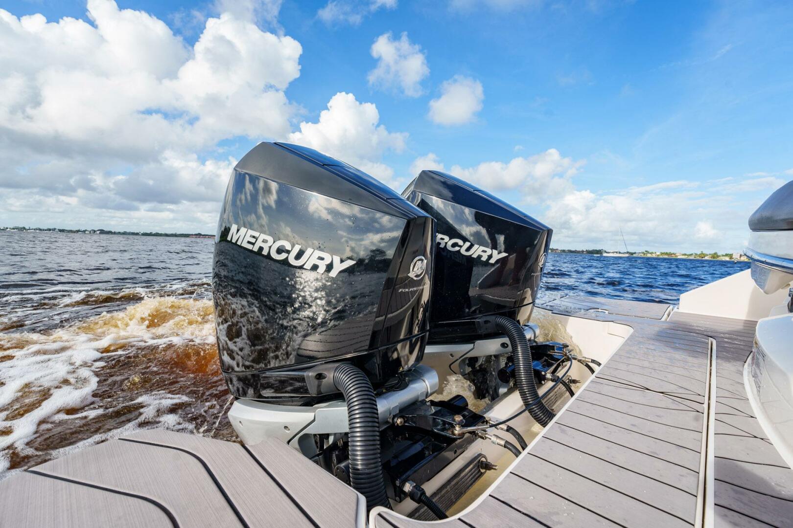 Slide: The Image of Sea Ray SLX 310 OB 2022 - 5257314