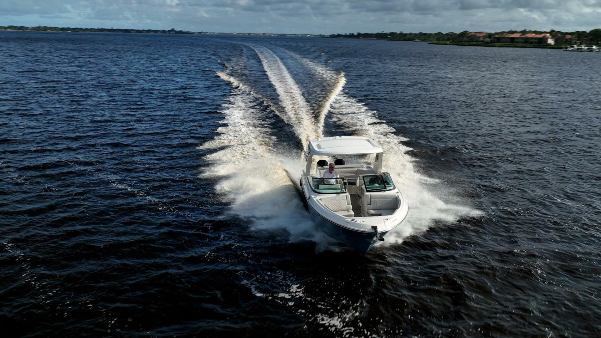 Slide: The Image of Sea Ray SLX 310 OB 2022 - 5257317