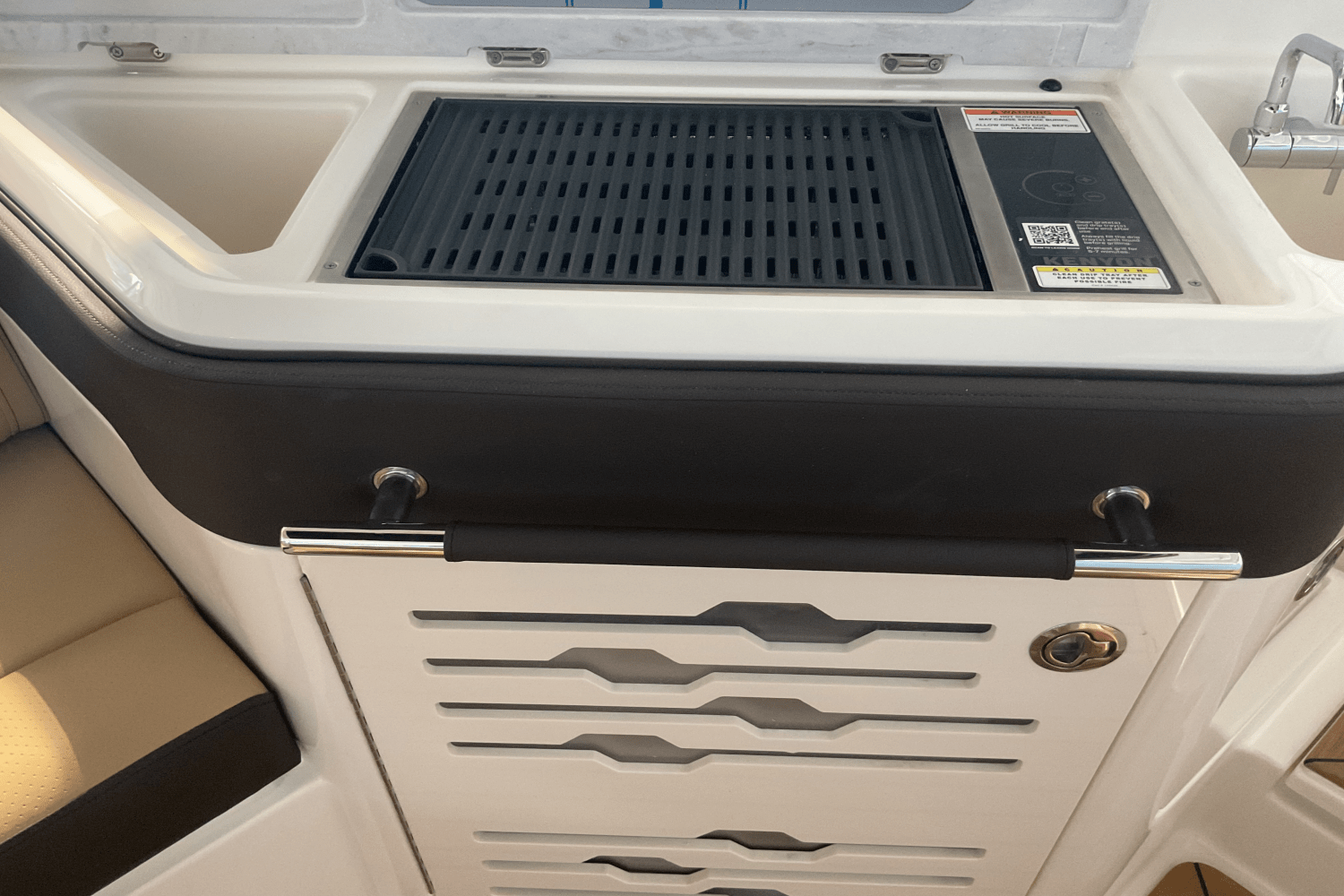 Slide: The Image of Sea Ray SLX 310 Ouboard 2026 - 12