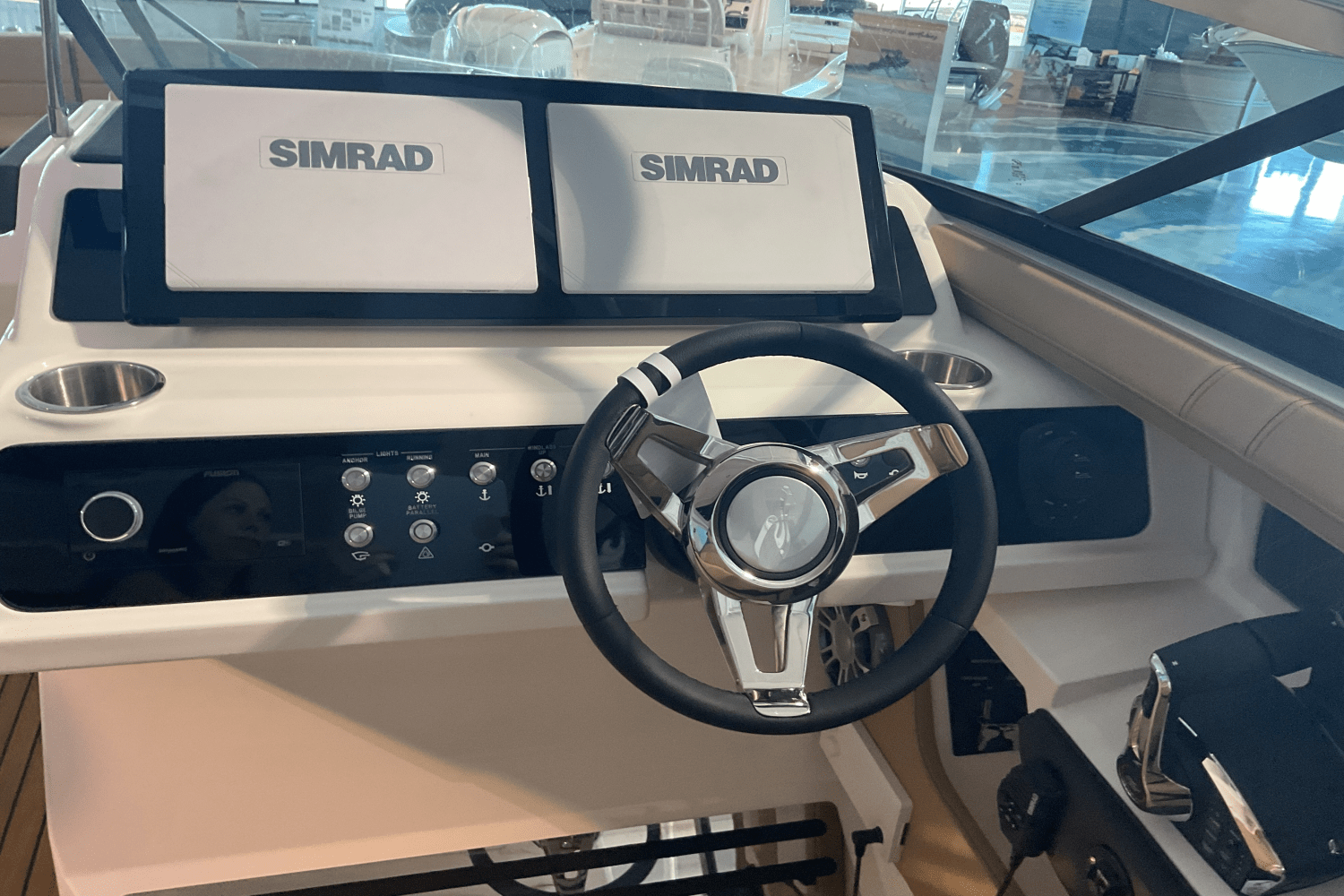 Slide: The Image of Sea Ray SLX 310 Ouboard 2026 - 18