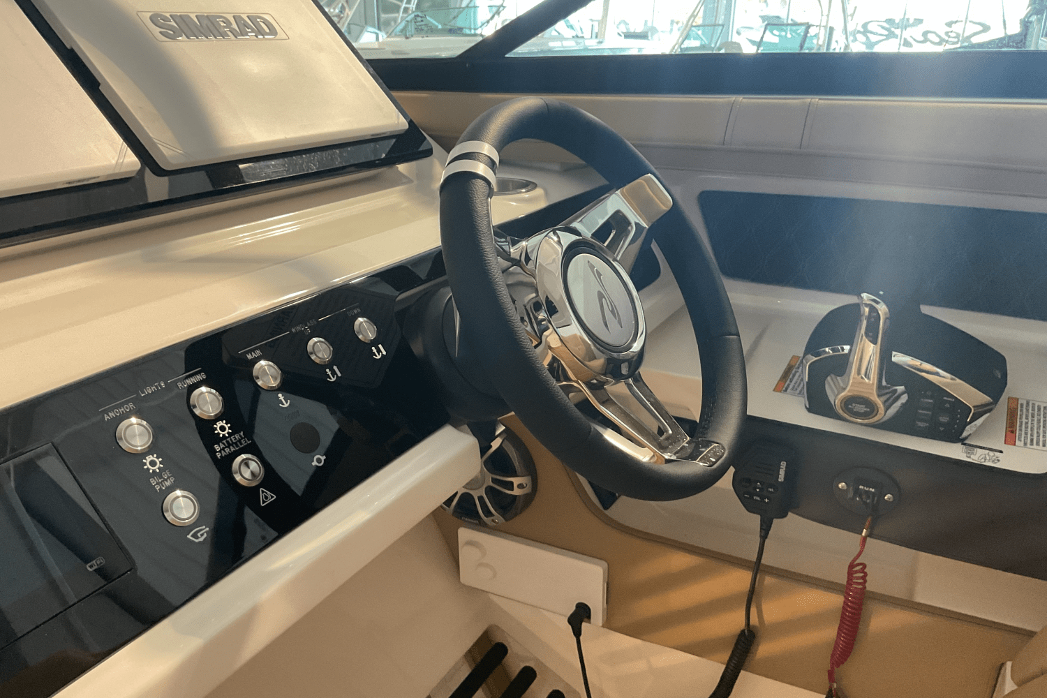 Slide: The Image of Sea Ray SLX 310 Ouboard 2026 - 19