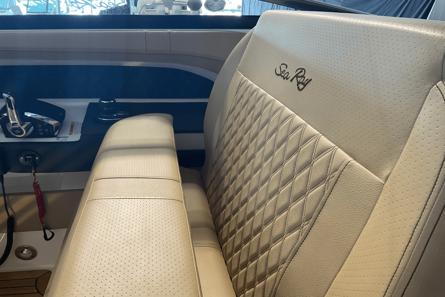 Slide: The Image of Sea Ray SLX 310 Ouboard 2026 - 20