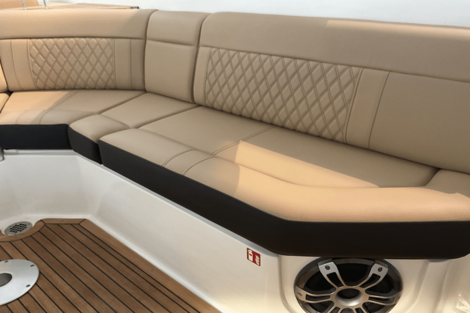 Slide: The Image of Sea Ray SLX 310 Ouboard 2026 - 27