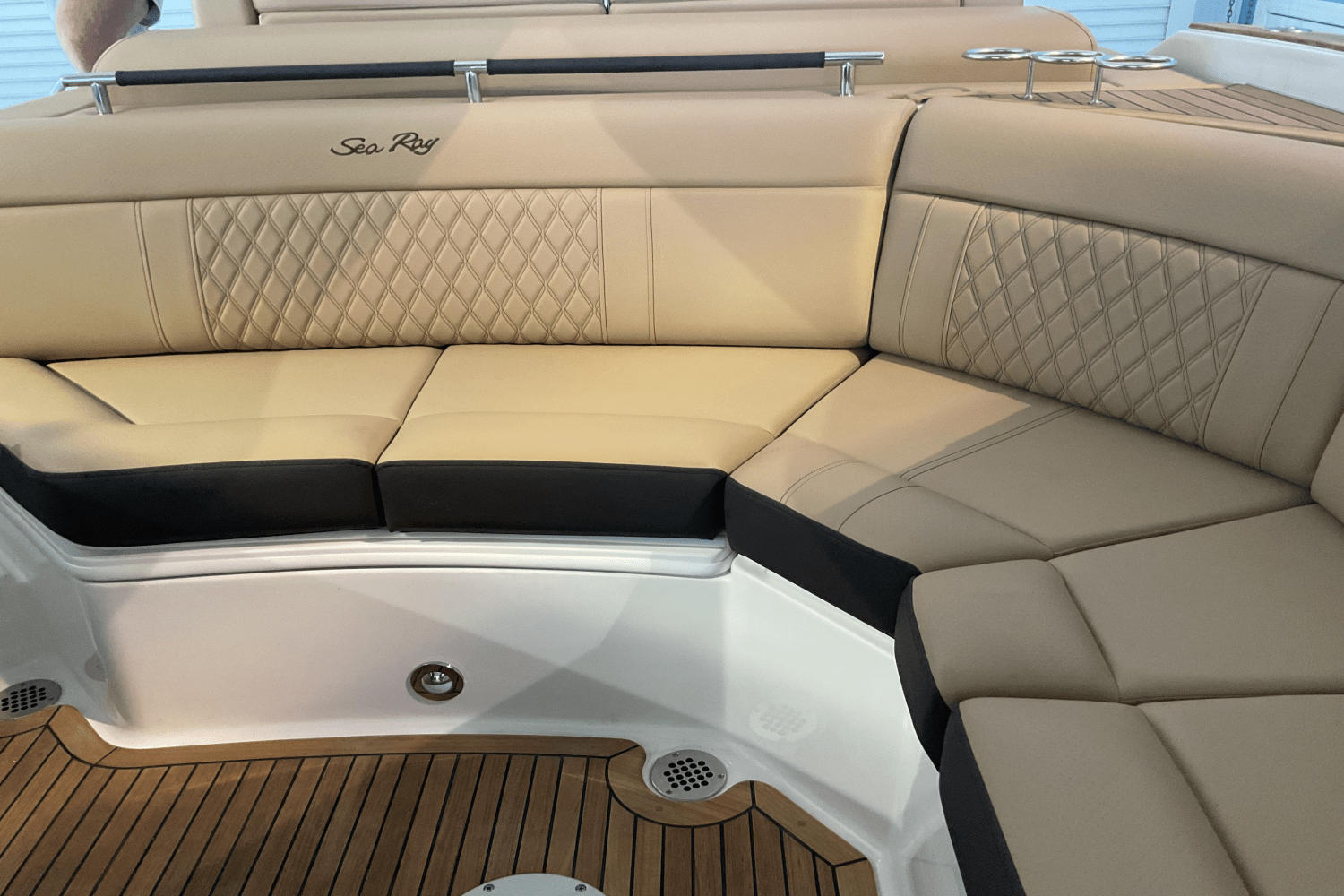 Slide: The Image of Sea Ray SLX 310 Ouboard 2026 - 28