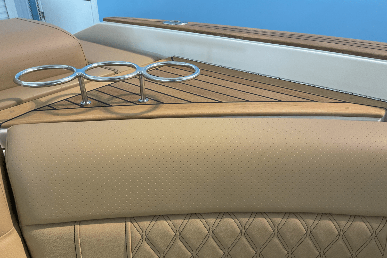 Slide: The Image of Sea Ray SLX 310 Ouboard 2026 - 30