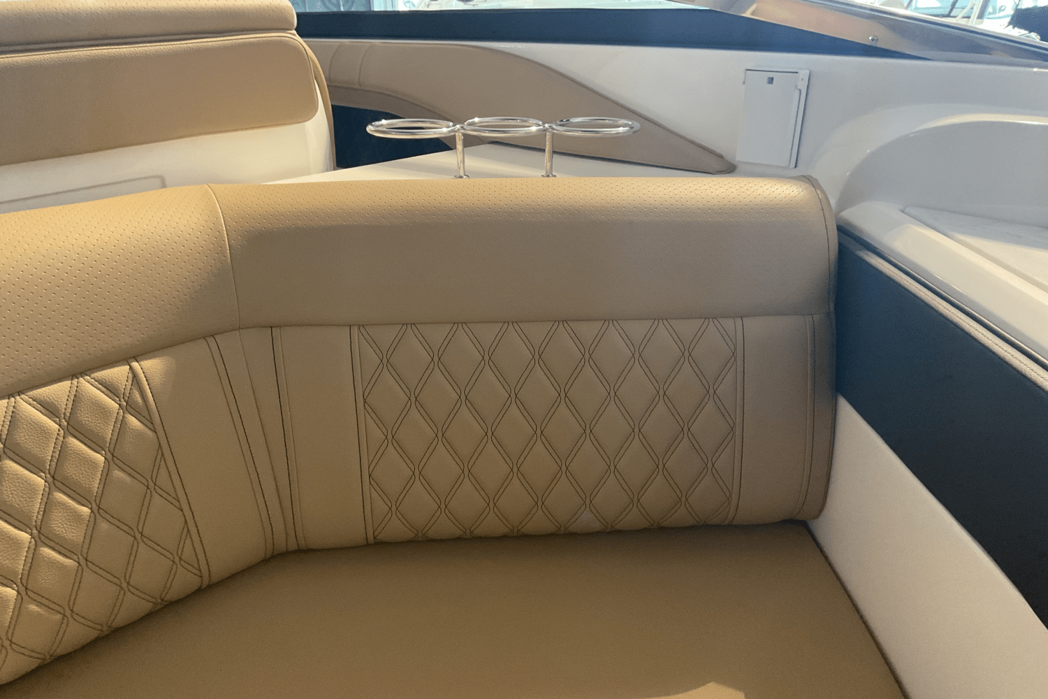 Slide: The Image of Sea Ray SLX 310 Ouboard 2026 - 32