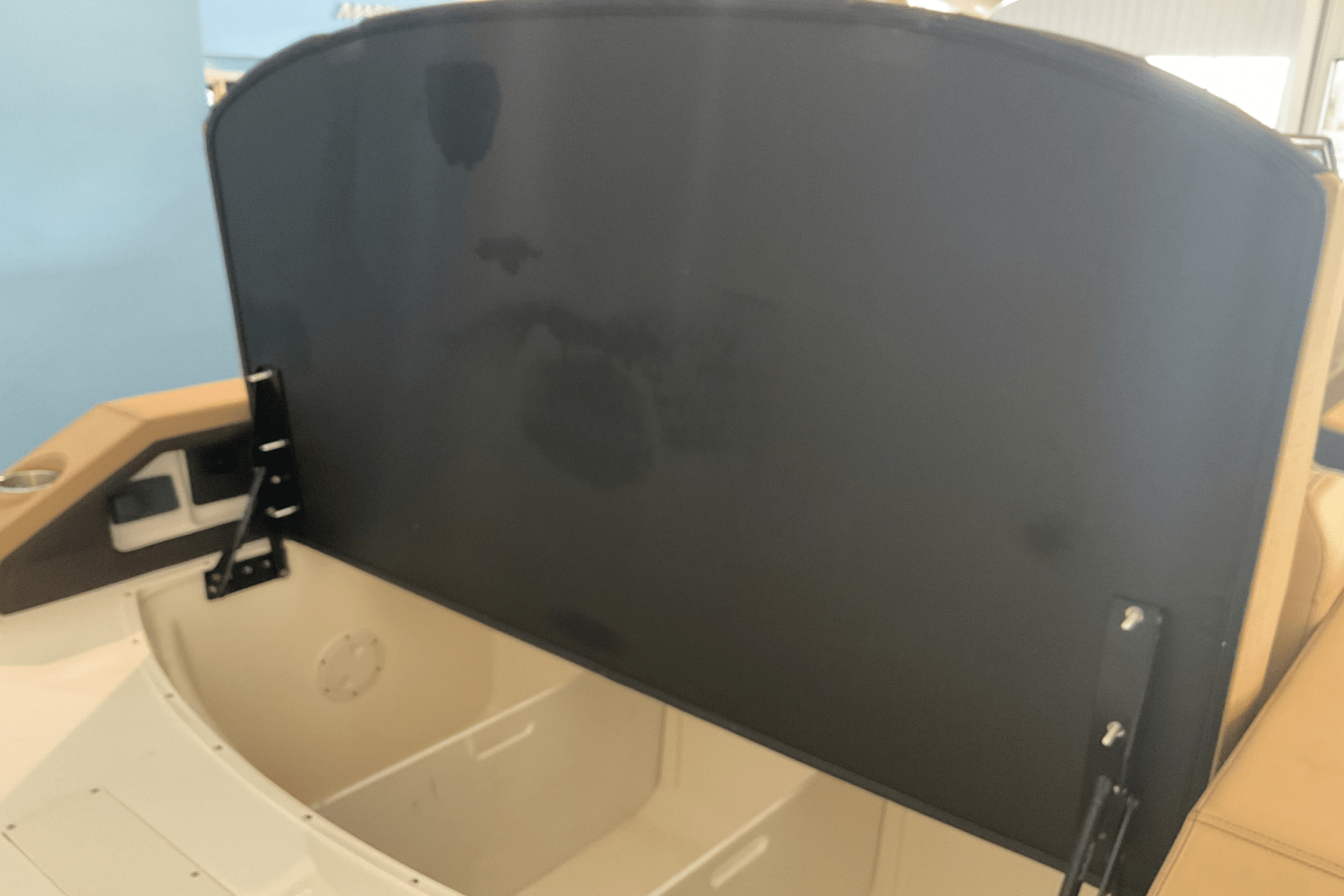 Slide: The Image of Sea Ray SLX 310 Ouboard 2026 - 33