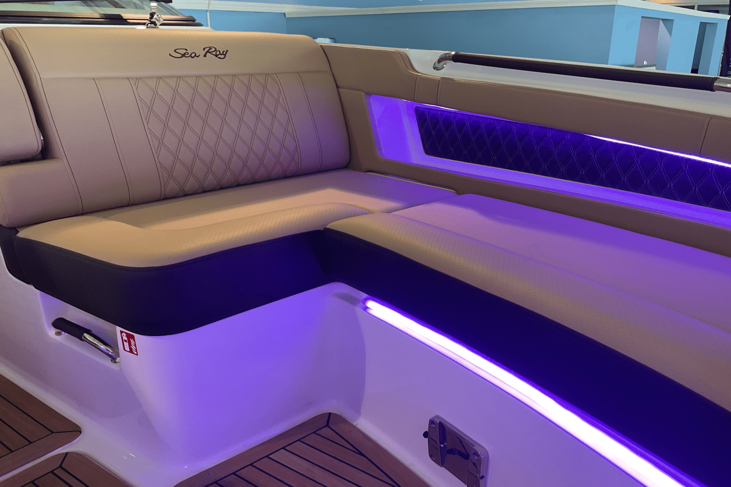Slide: The Image of Sea Ray SLX 310 Ouboard 2026 - 39