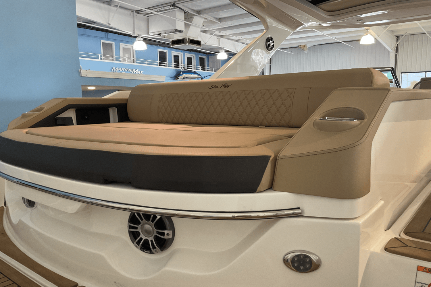 Slide: The Image of Sea Ray SLX 310 Ouboard 2026 - 5