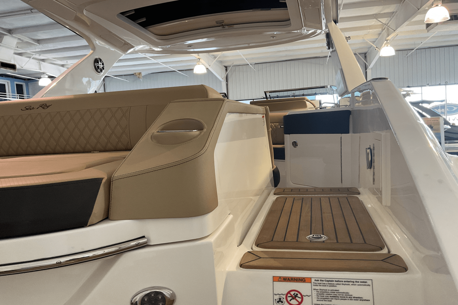 Slide: The Image of Sea Ray SLX 310 Ouboard 2026 - 6