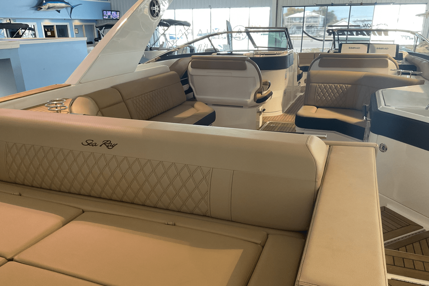 Slide: The Image of Sea Ray SLX 310 Ouboard 2026 - 9