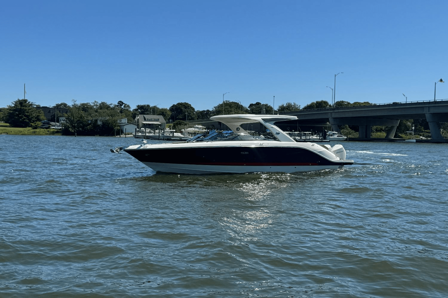 Slide: The Image of Sea Ray SLX 310 Outboard 2023 - 1