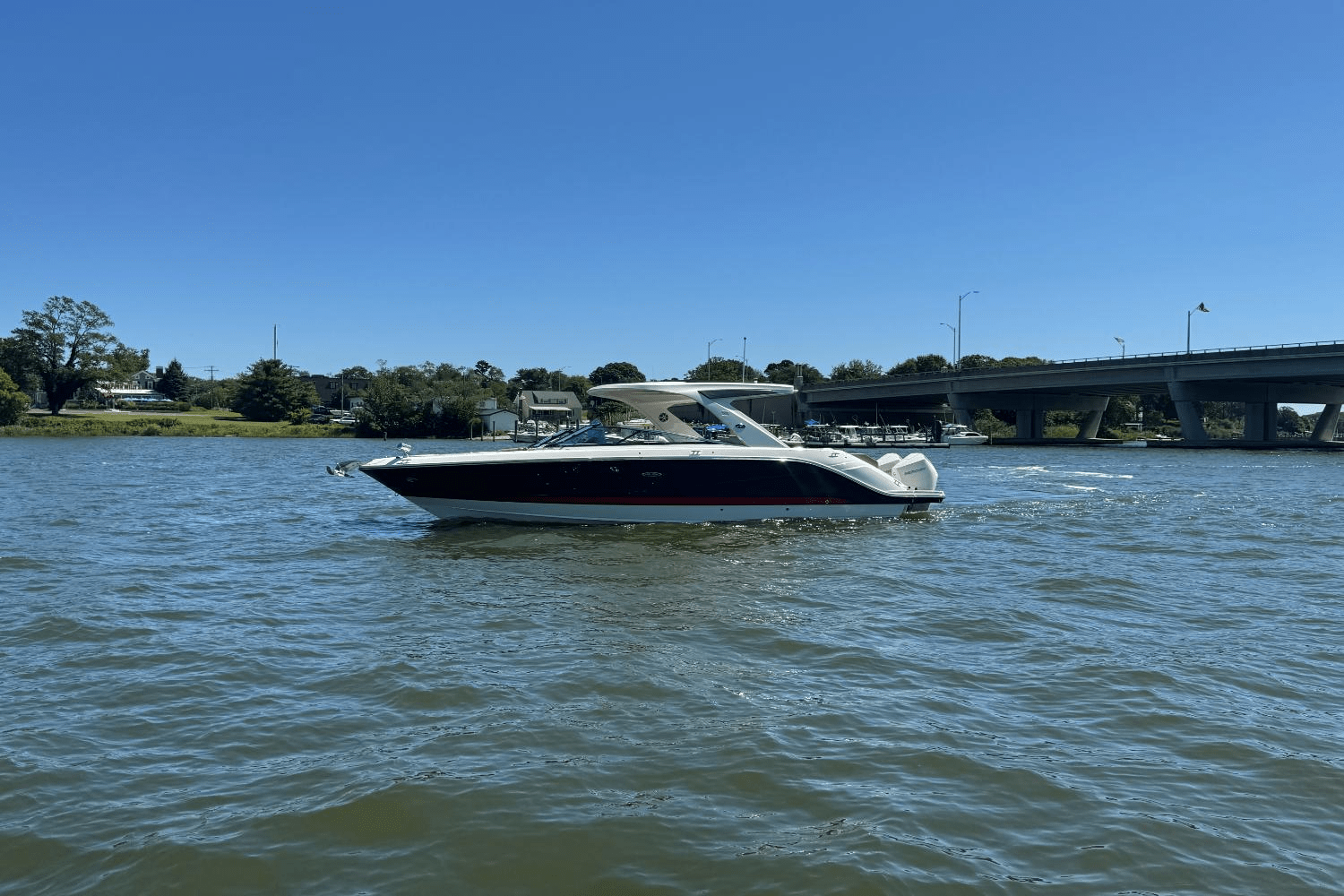 Slide: The Image of Sea Ray SLX 310 Outboard 2023 - 11