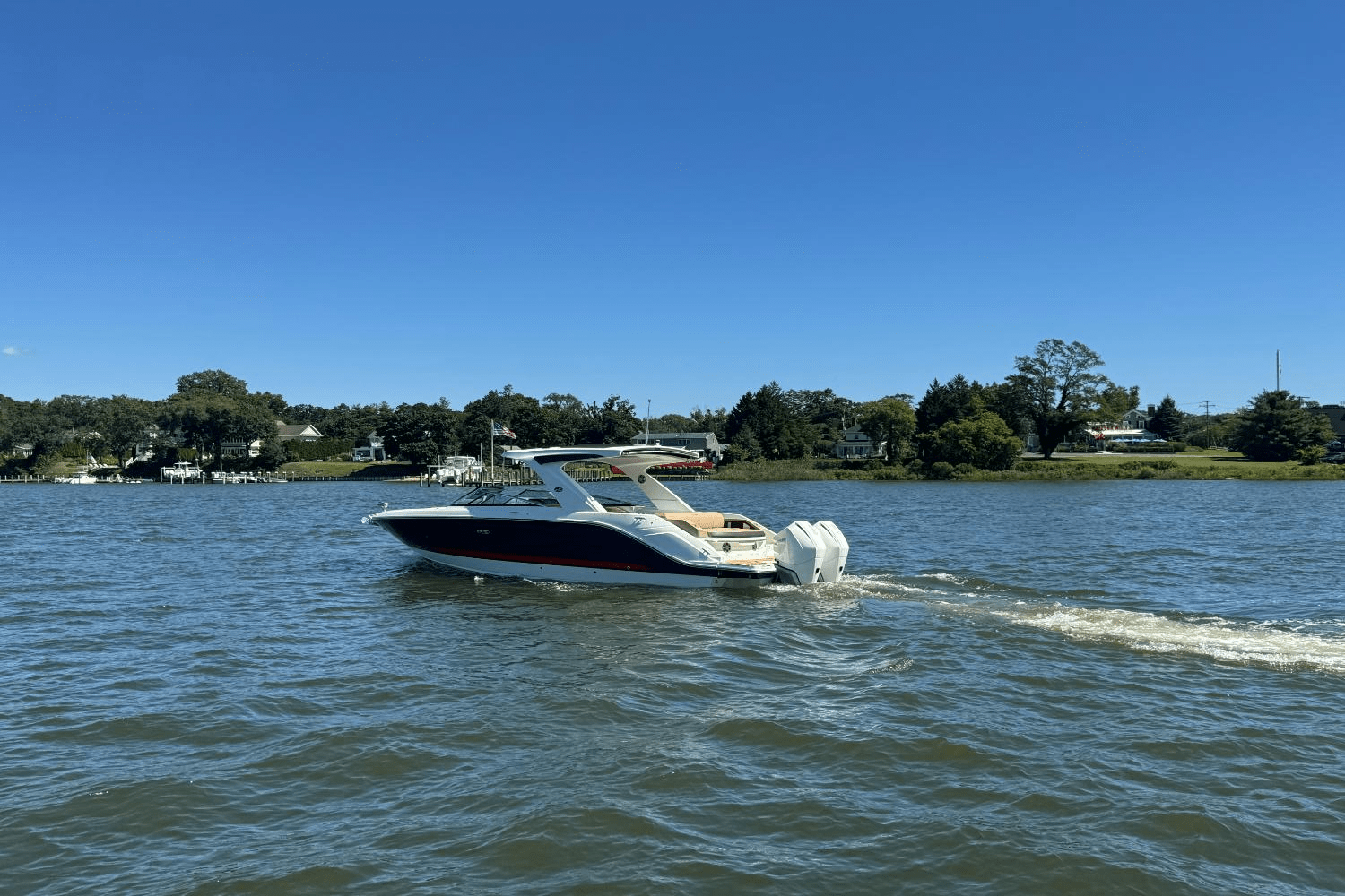 Slide: The Image of Sea Ray SLX 310 Outboard 2023 - 13