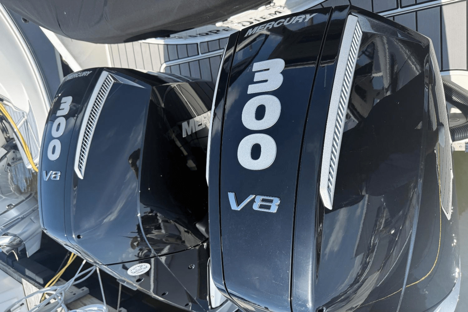 Slide: The Image of Sea Ray SLX 310 Outboard 2023 - 14