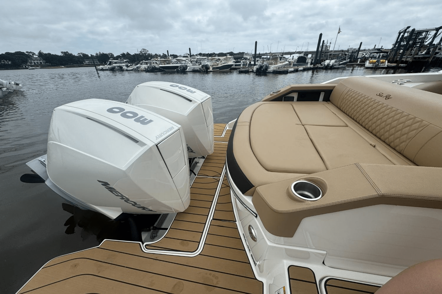 Slide: The Image of Sea Ray SLX 310 Outboard 2023 - 15