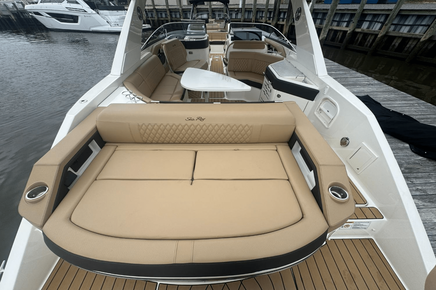 Slide: The Image of Sea Ray SLX 310 Outboard 2023 - 17