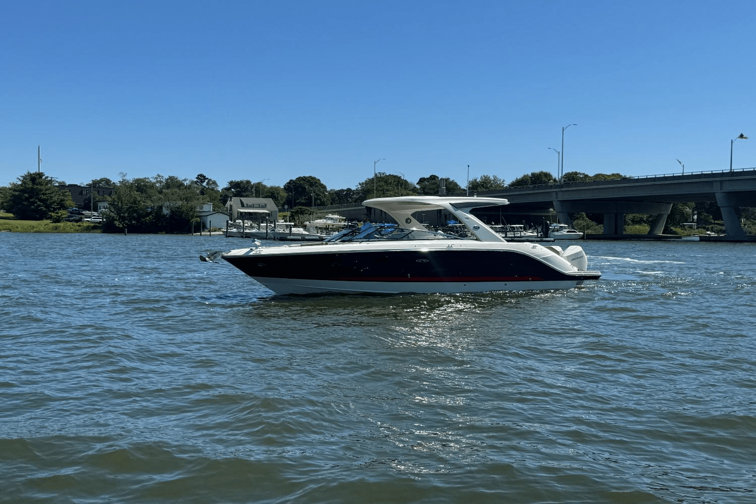 Slide: The Image of Sea Ray SLX 310 Outboard 2023 - 2