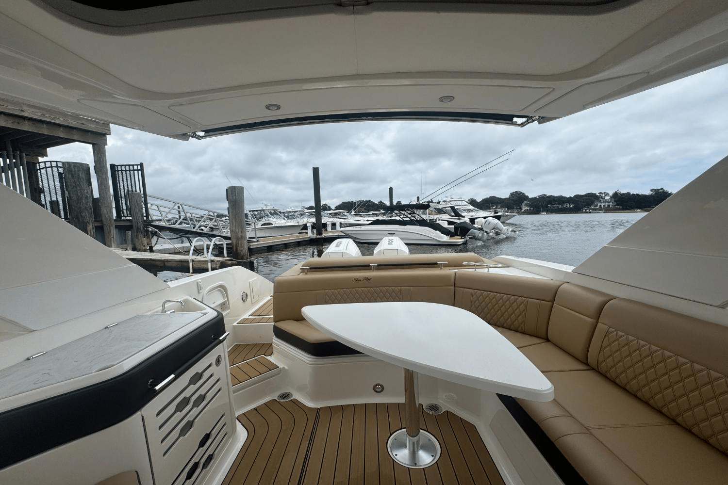 Slide: The Image of Sea Ray SLX 310 Outboard 2023 - 21