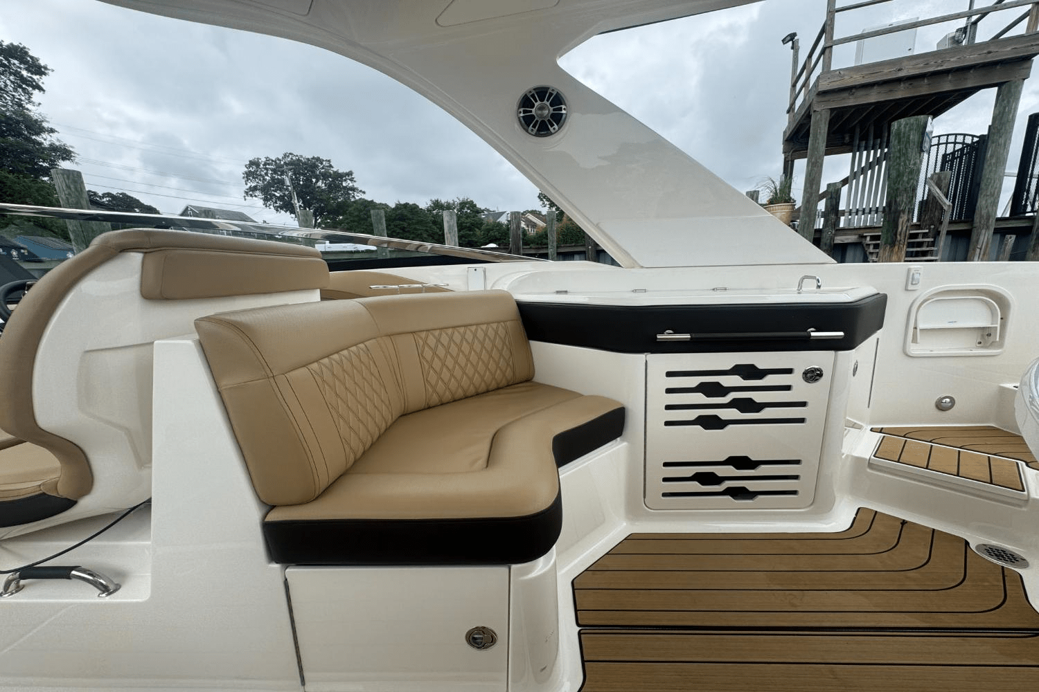 Slide: The Image of Sea Ray SLX 310 Outboard 2023 - 24