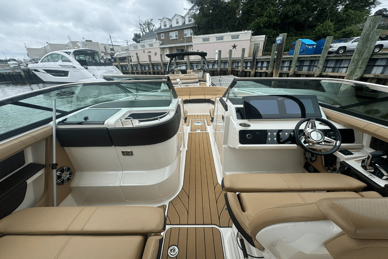 Slide: The Image of Sea Ray SLX 310 Outboard 2023 - 29