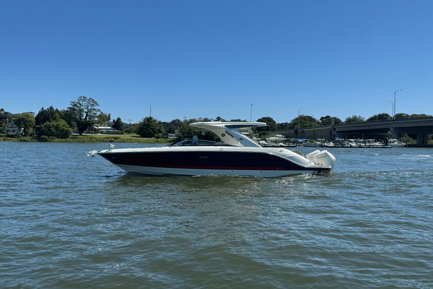 Slide: The Image of Sea Ray SLX 310 Outboard 2023 - 3