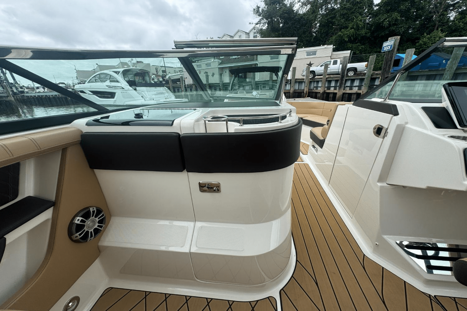 Slide: The Image of Sea Ray SLX 310 Outboard 2023 - 30