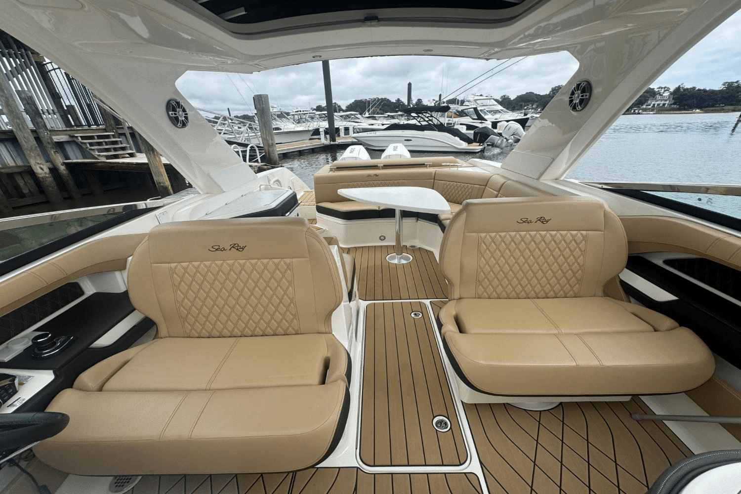 Slide: The Image of Sea Ray SLX 310 Outboard 2023 - 34