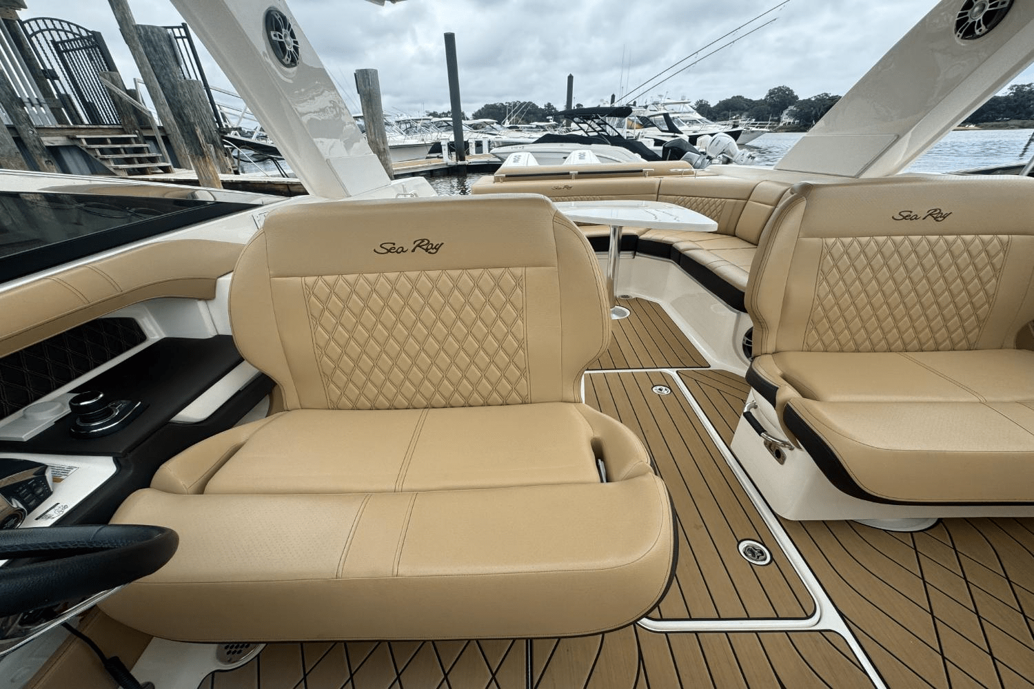 Slide: The Image of Sea Ray SLX 310 Outboard 2023 - 35