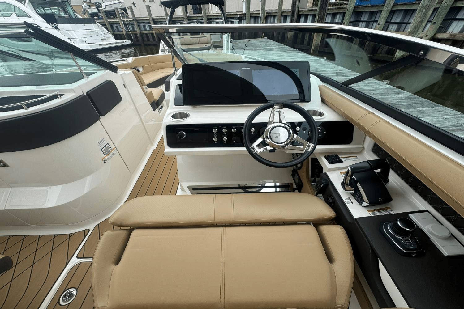 Slide: The Image of Sea Ray SLX 310 Outboard 2023 - 37