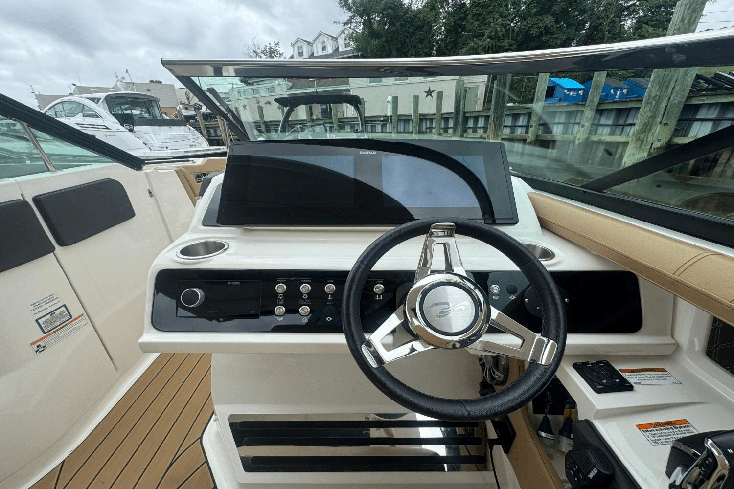 Slide: The Image of Sea Ray SLX 310 Outboard 2023 - 38